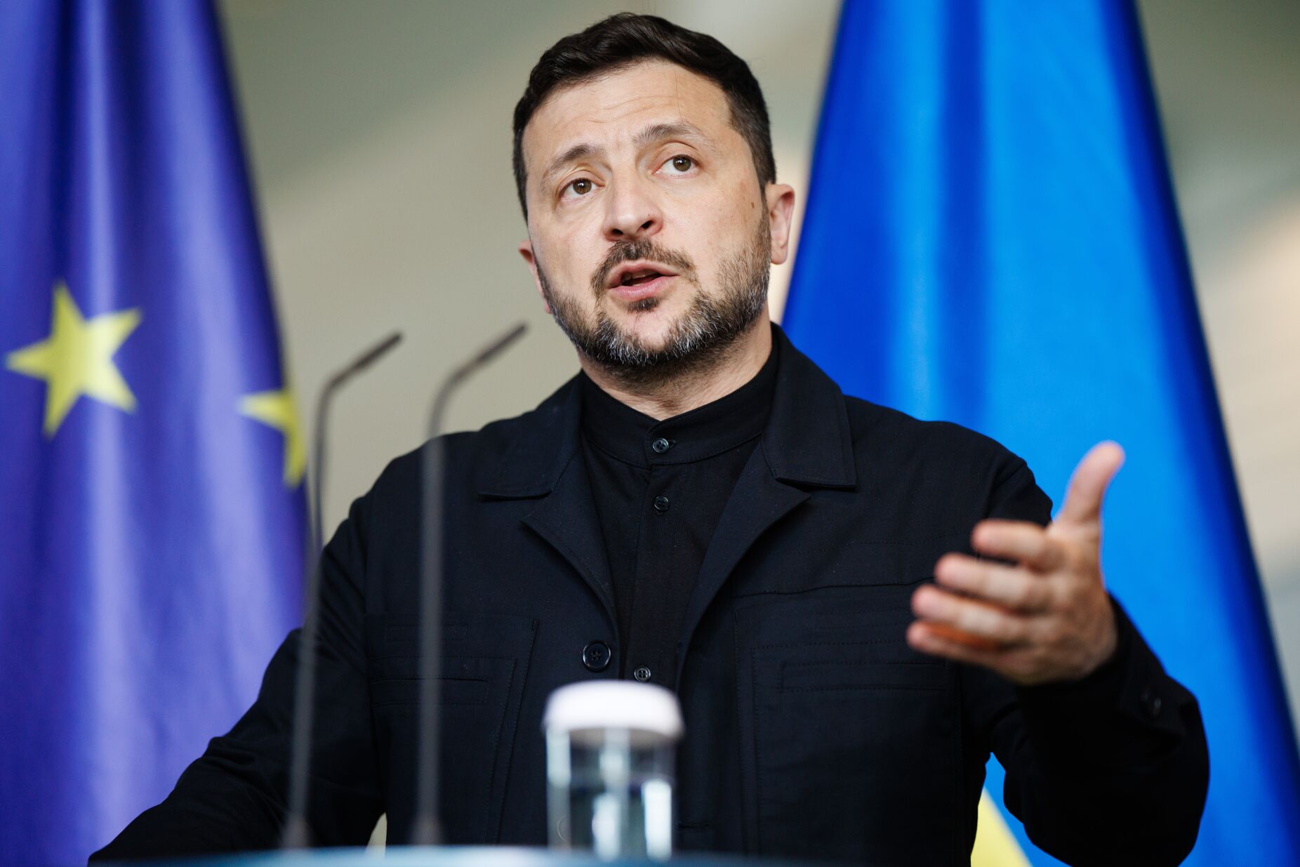 Zelensky avisa que decisões tomadas sem a Ucrânia são "contra a paz"