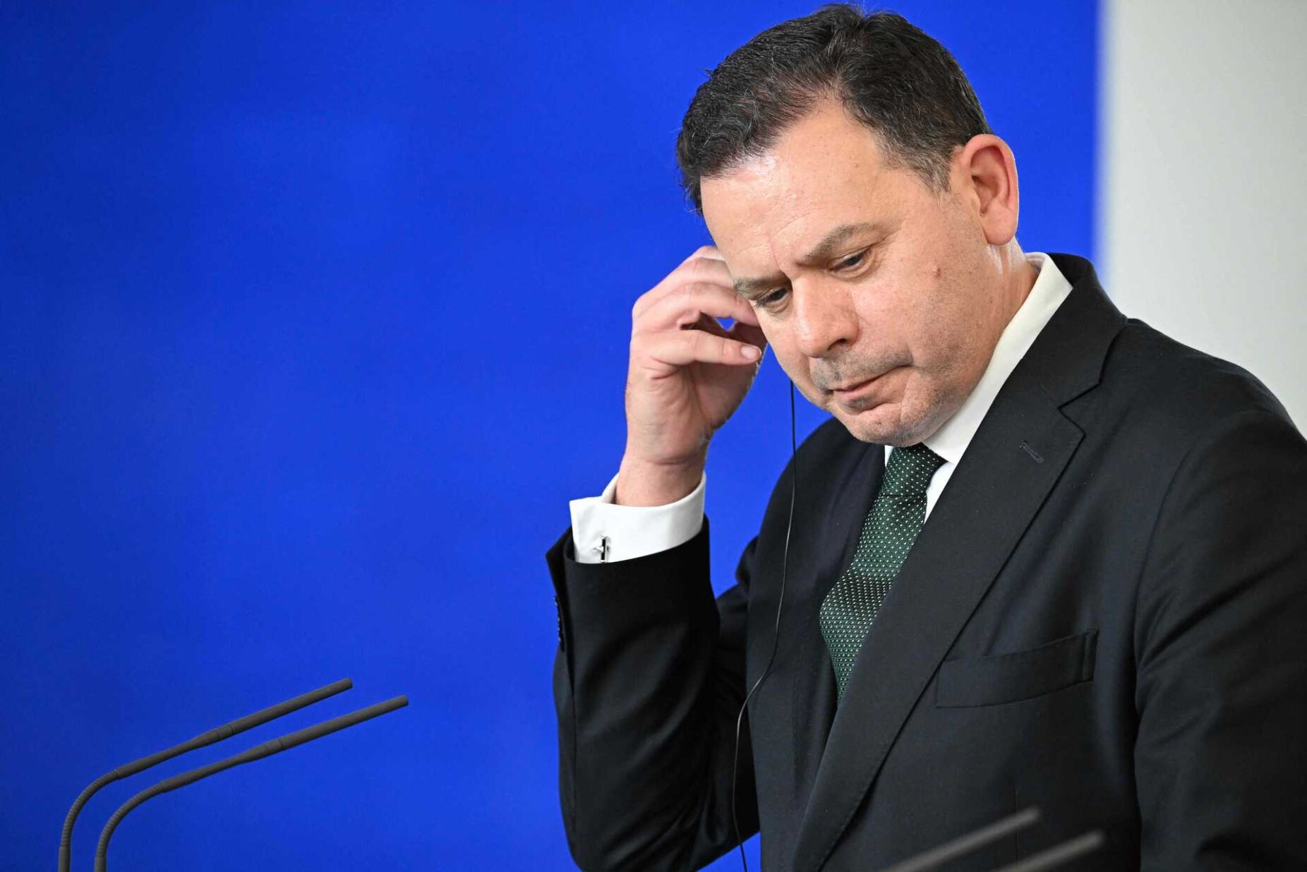 Sondagem: Montenegro em estado de graça, Marcelo em queda acentuada