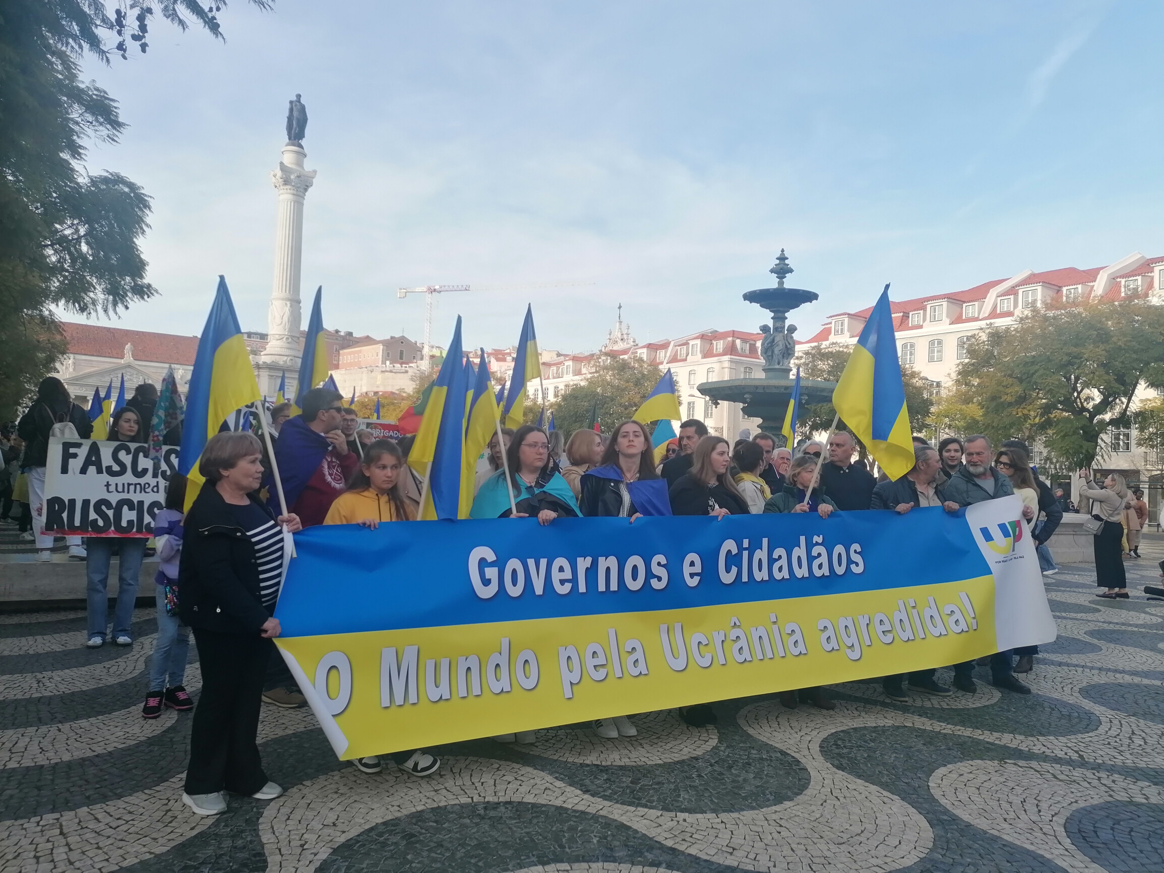 Lisbon Rallies for Peace: Hundreds Protest Against Trump and Support Ukraine