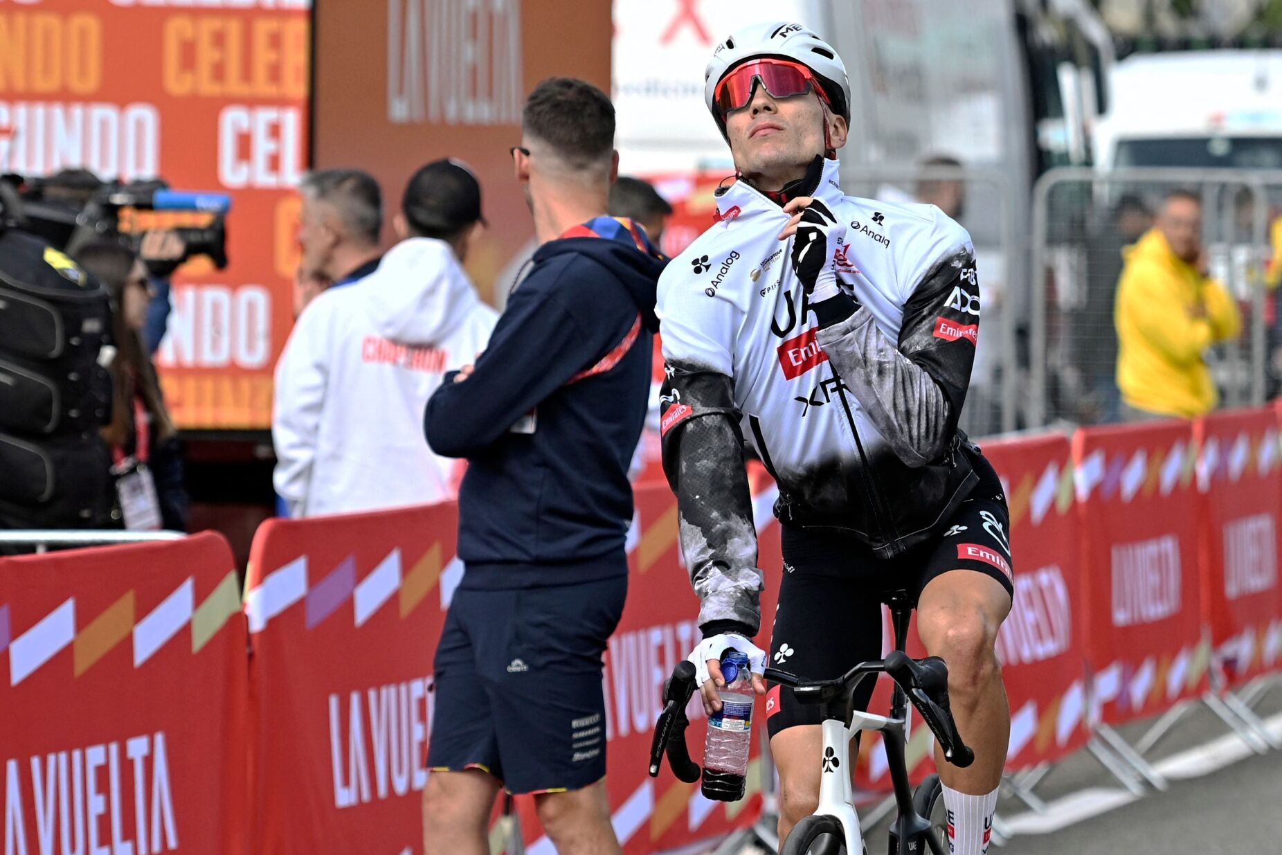 Ayuso ganha 12.ª etapa da Vuelta. Vingegaard mantém vantagem na liderança sobre Almeida