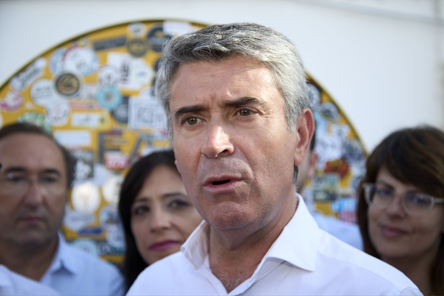 Carneiro acredita na vitória do PS nas autárquicas e evita cenário de demissão