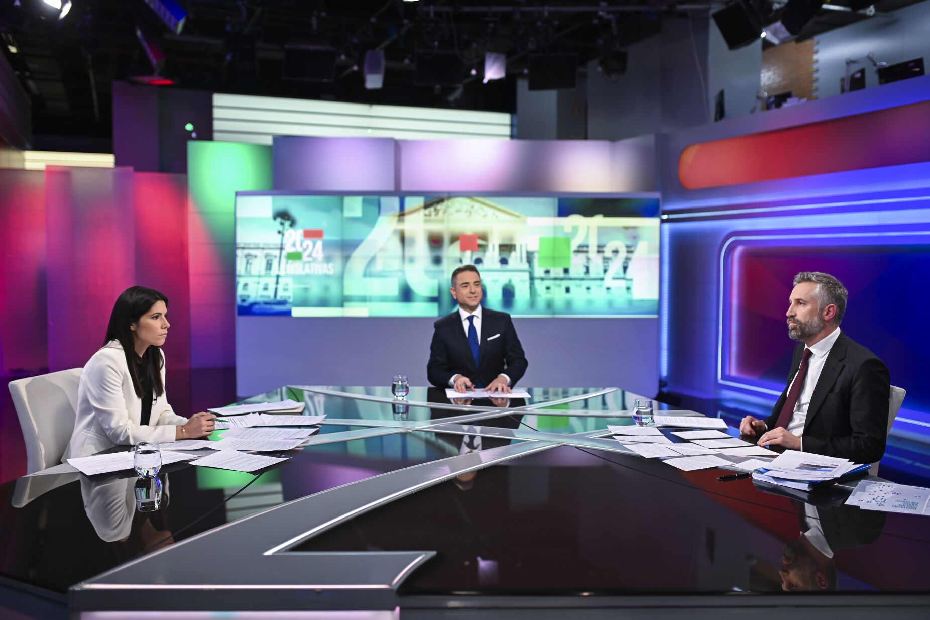 Sondagem: maioria tem assistido aos debates e nota equilíbrio nos desempenhos