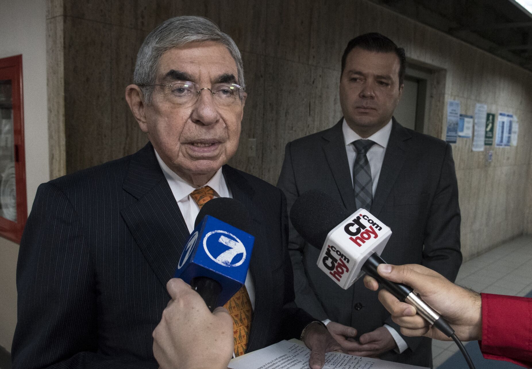 "Lamentável." Nobel da Paz Óscar Arias acusa Maduro de ter "roubado" as eleições na Venezuela