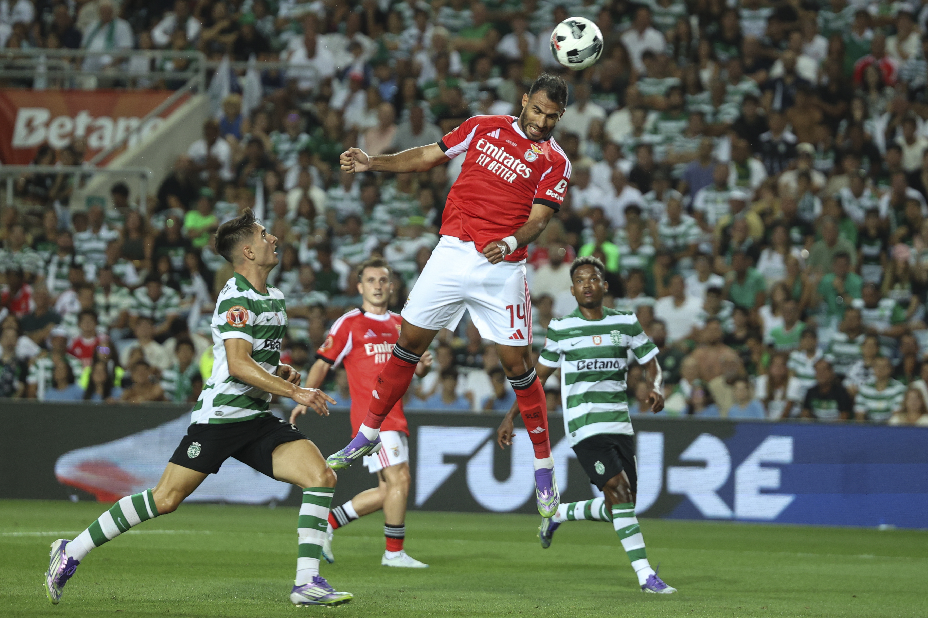 Benfica entra com o pé direito (de Pavlidis) e tira as teimas na Supertaça. Veja os golos