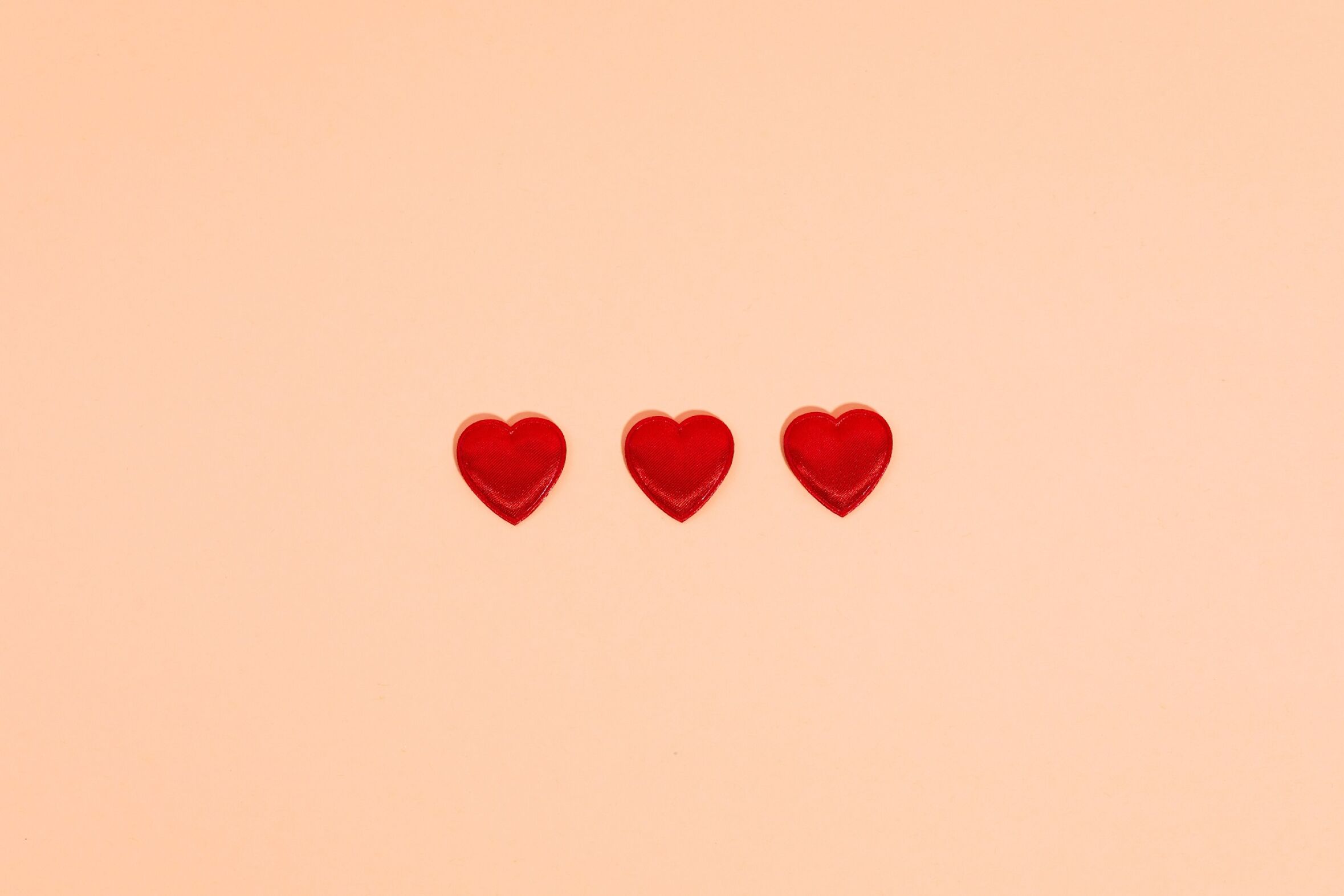 O significado de cada cor e tipo de emoji de coração