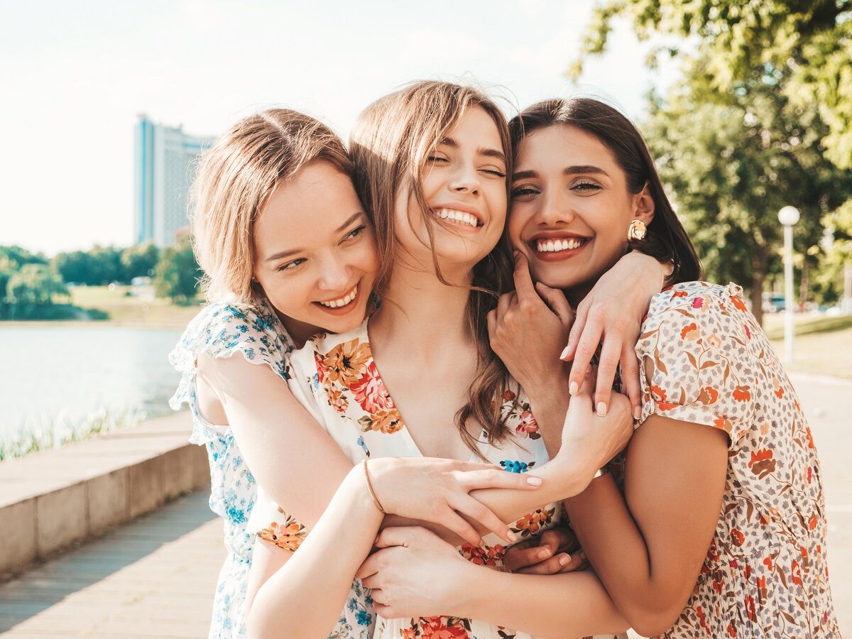 Mulheres s&atilde;o mais felizes quando est&atilde;o solteiras e sem filhos, diz estudo