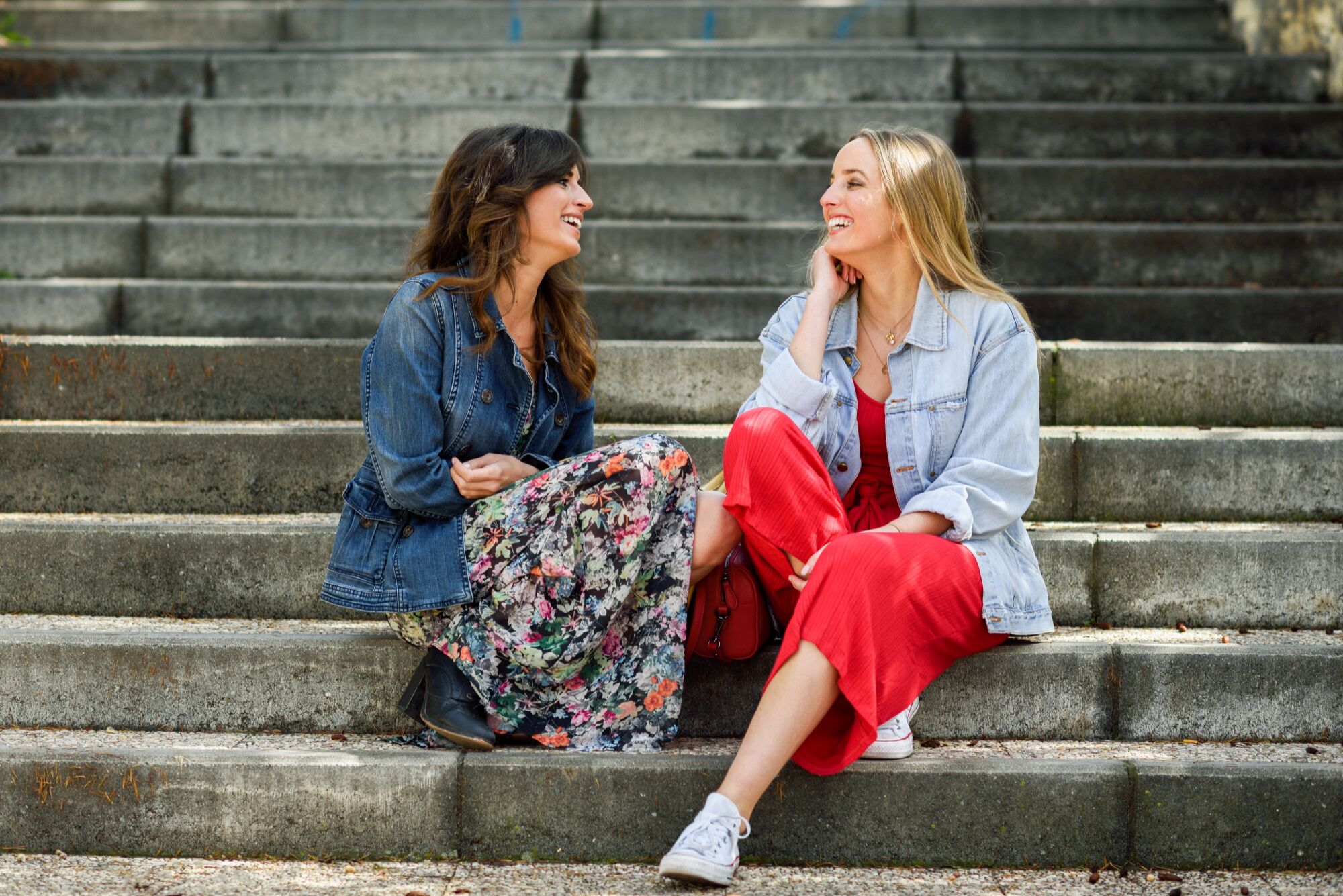 Sabia que as mulheres dizem 3 mil palavras por dia a mais que os homens?