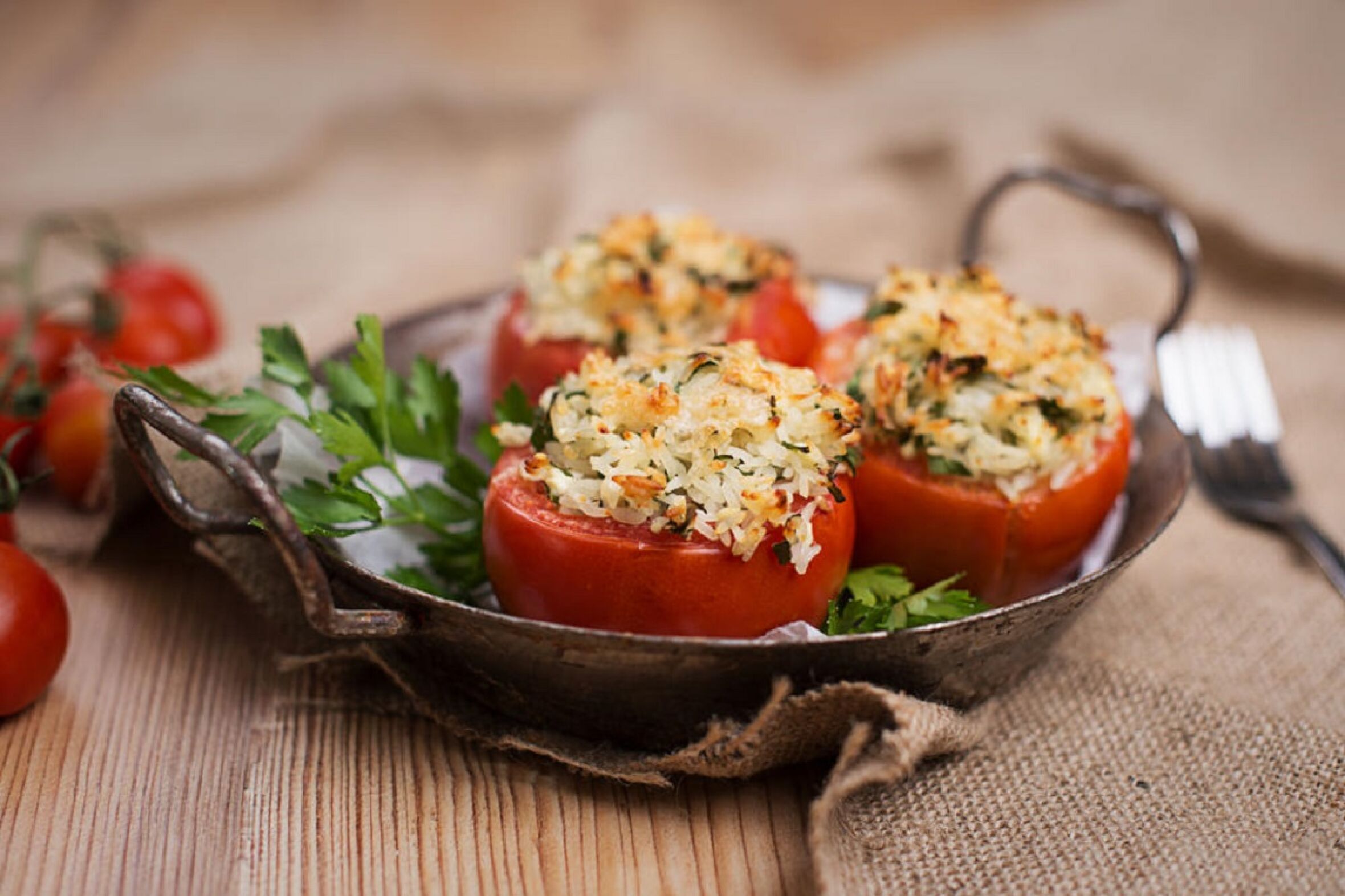 Tomates recheados no forno: uma receita reconfortante