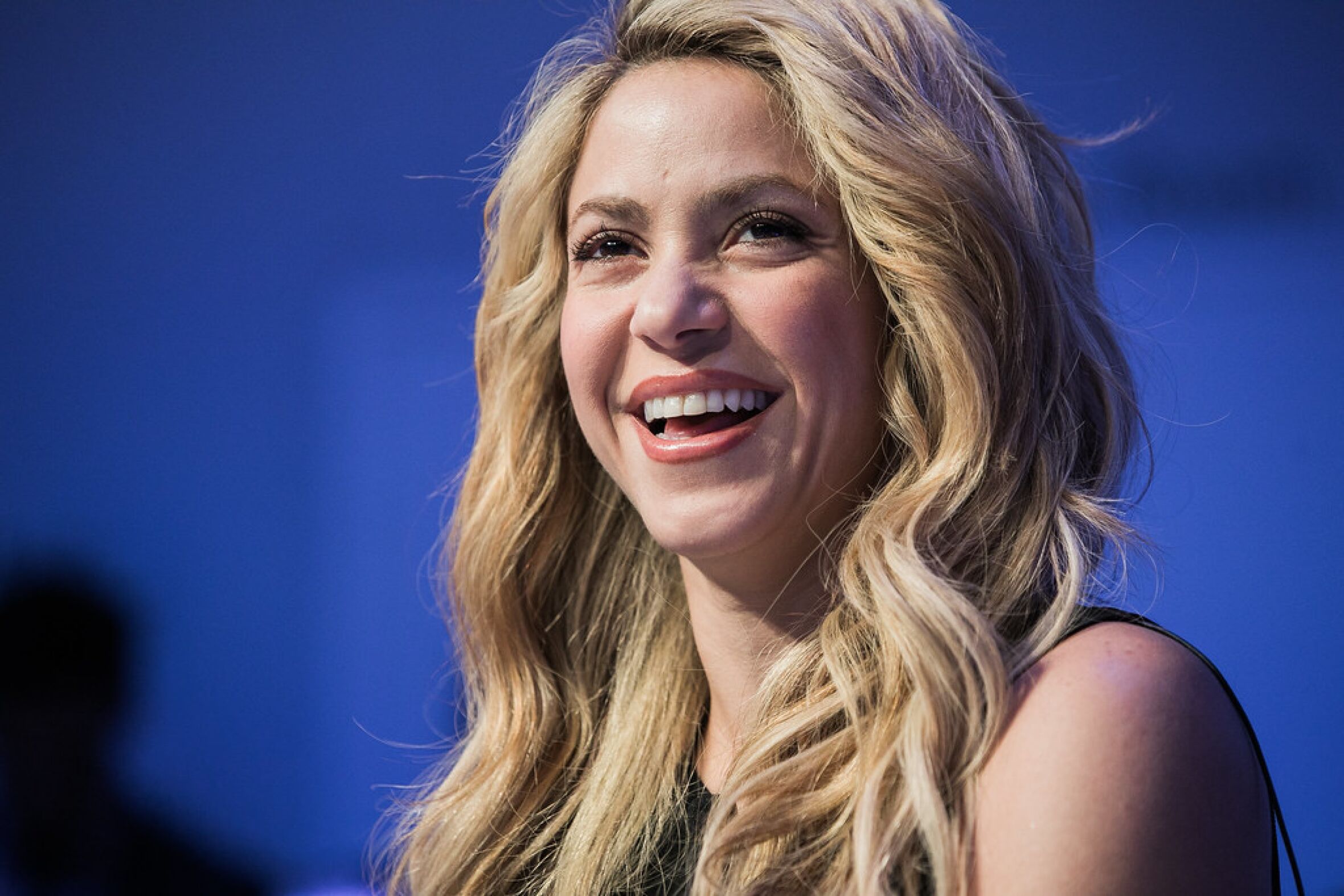 Shakira recebe prémio de Mulher do Ano e deixa mensagem a Piqué