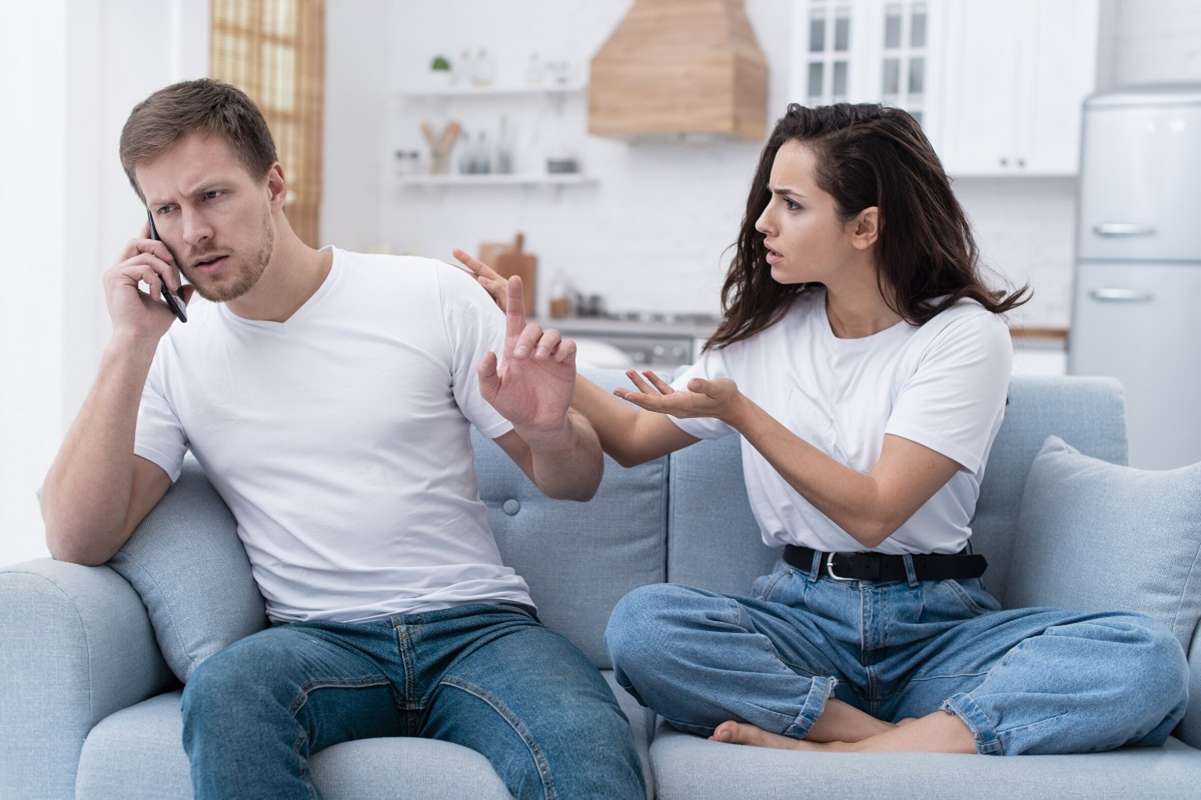 10 sinais a que deve estar atenta num relacionamento