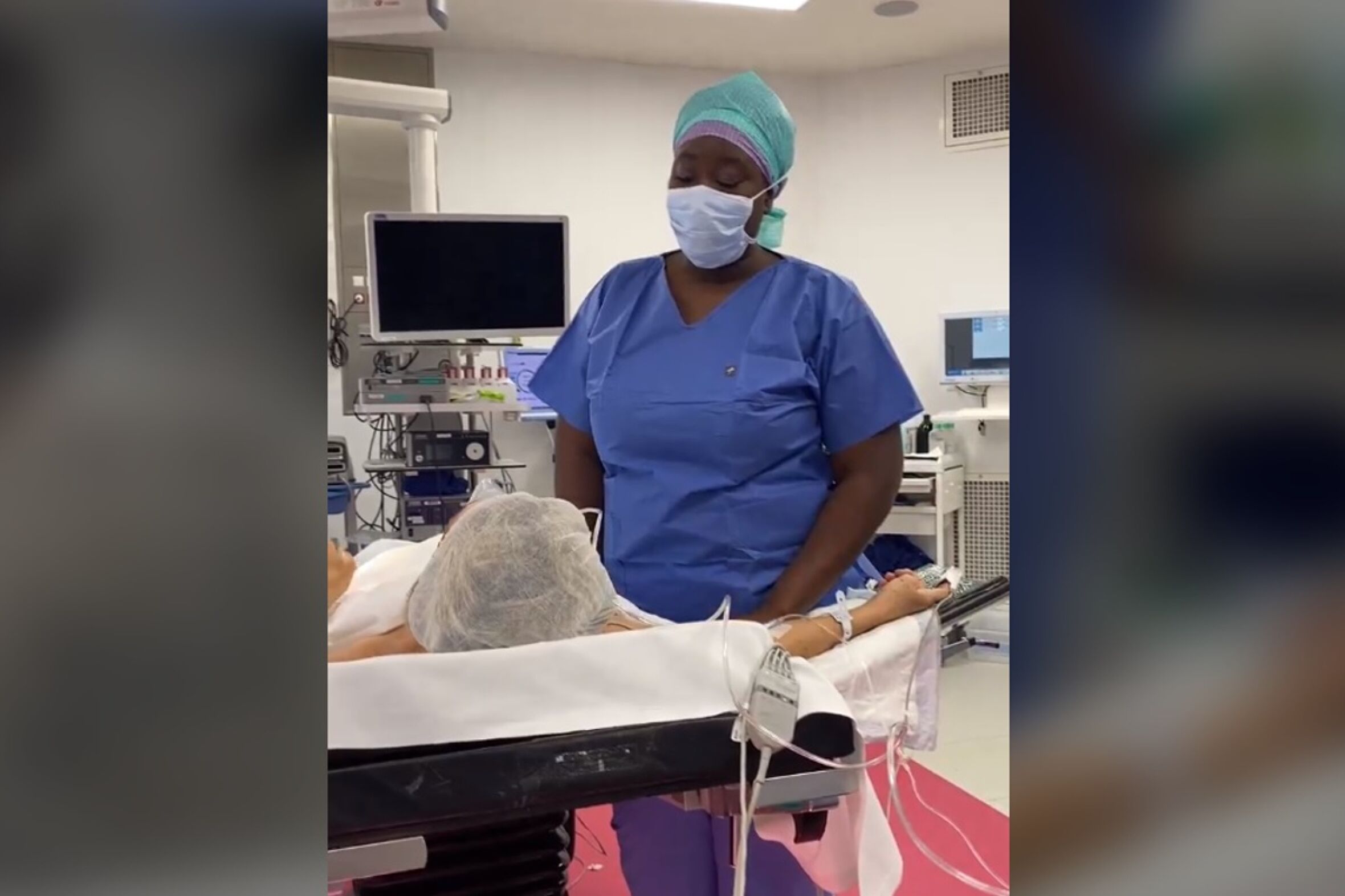 A forma como esta cirurgiã acalma os seus pacientes vai surpreendê-la